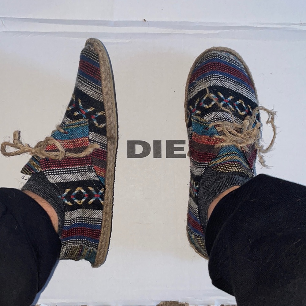 Ollies brand, ultra featherweight boho style ankle shoes 9.5 inch MENS. UNISEX